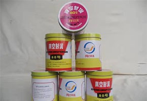 本產(chǎn)品是由潤(rùn)滑油基礎(chǔ)油經(jīng)精餾、深度處理、調(diào)合并經(jīng)后處理工序制得。本產(chǎn)品用作真空冶煉、真空噴涂、電子管制造和原子能工業(yè)等真空設(shè)備的固定接頭、經(jīng)常需要拆卸部分的密封或系統(tǒng)中有可疑泄漏點(diǎn)時(shí)的暫時(shí)性密封。按規(guī)